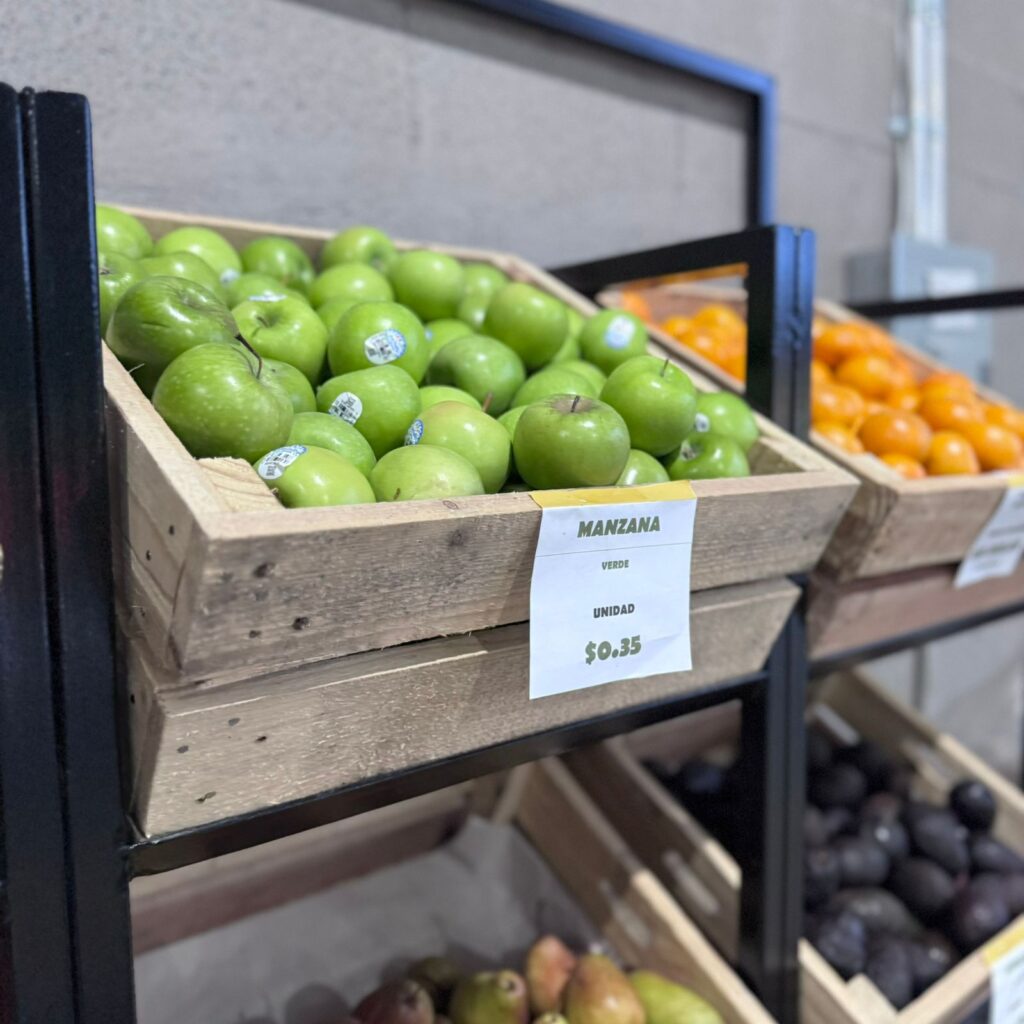 Frutas en El Punto Market