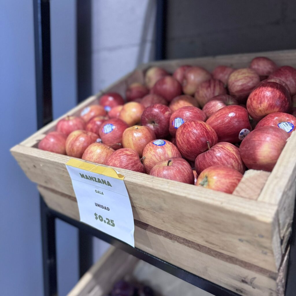 Frutas en El Punto Market